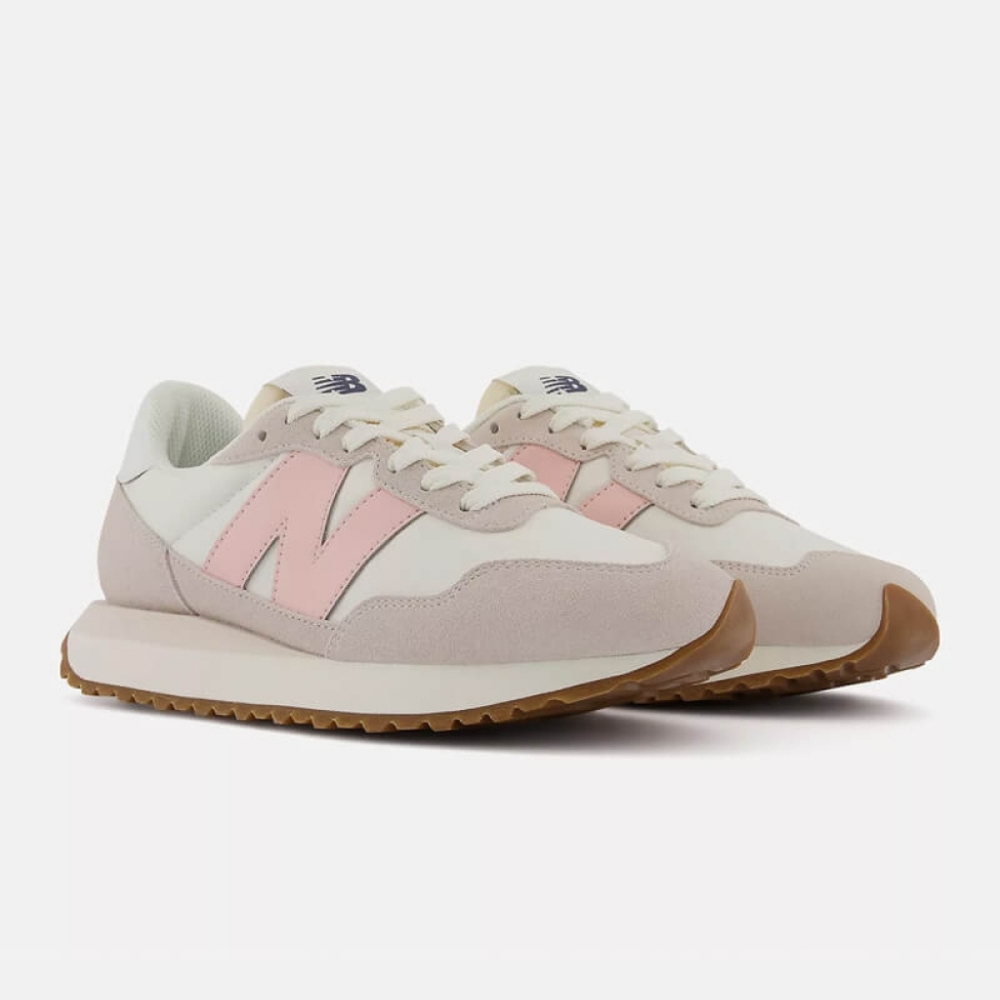 New Balance Women's Cream and Pink Sneakers Size 7